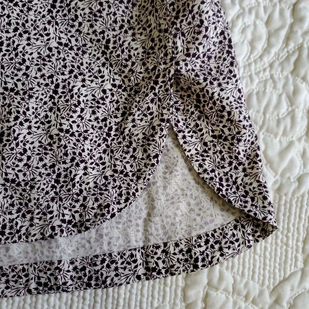 Duluth Trading Co. Women's Purple Floral Cotton Button-Up Shirt Size M NWT - Picture 4 of 5